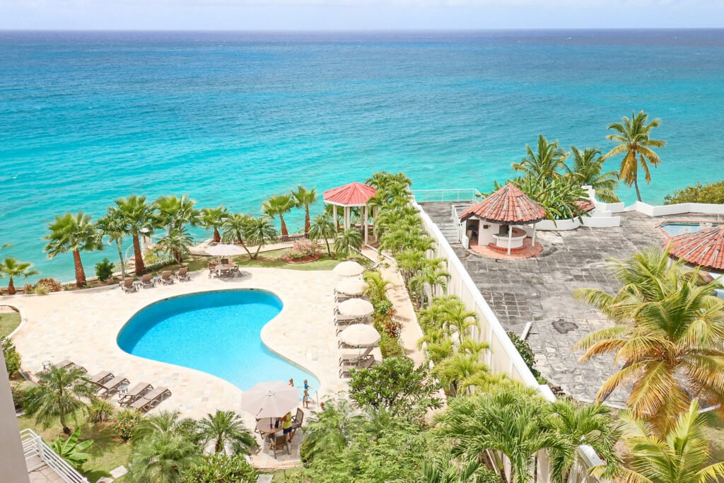 Luxurious 2 Bedroom Condo with Ocean Views