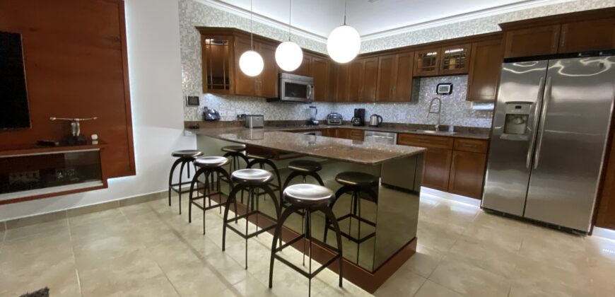 Luxurious Presidential Suite at Rainbow Beach Club Cupecoy