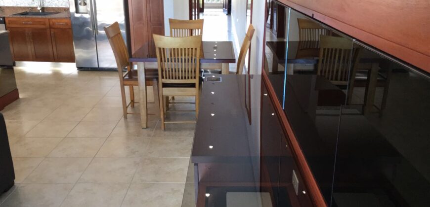 Luxurious Presidential Suite at Rainbow Beach Club Cupecoy