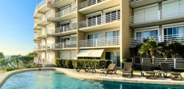 Luxurious 2-Bedroom Condo in Rainbow Beach Club