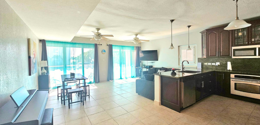 Luxurious 2-Bedroom Condo in Rainbow Beach Club