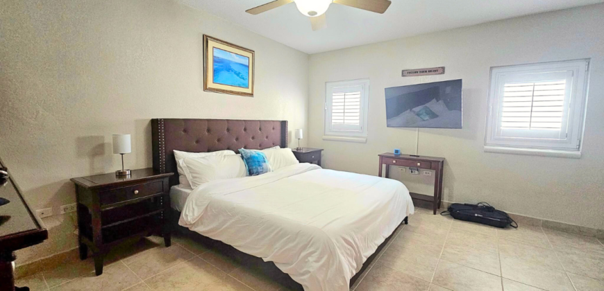 Luxurious 2-Bedroom Condo in Rainbow Beach Club