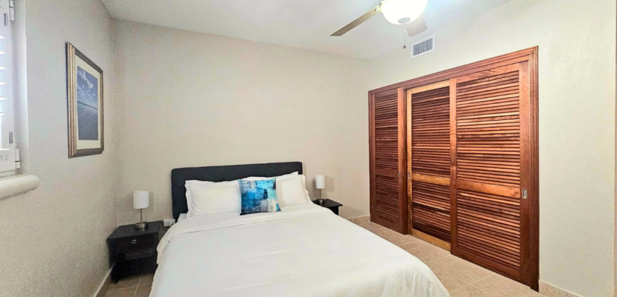 Luxurious 2-Bedroom Condo in Rainbow Beach Club