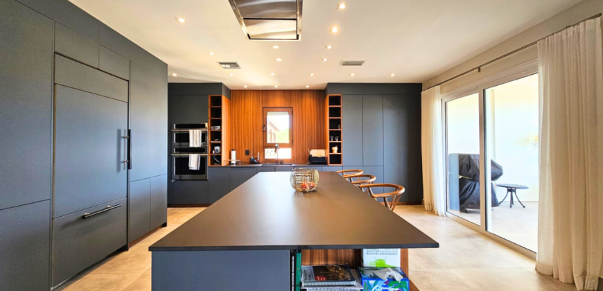 Luxurious 3-Bedroom Condo with Stunning Caribbean Sea Views