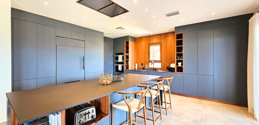 Luxurious 3-Bedroom Condo with Stunning Caribbean Sea Views