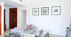 Porto Cupecoy, Luxury 2-Bedroom Condo with a View of the Sea