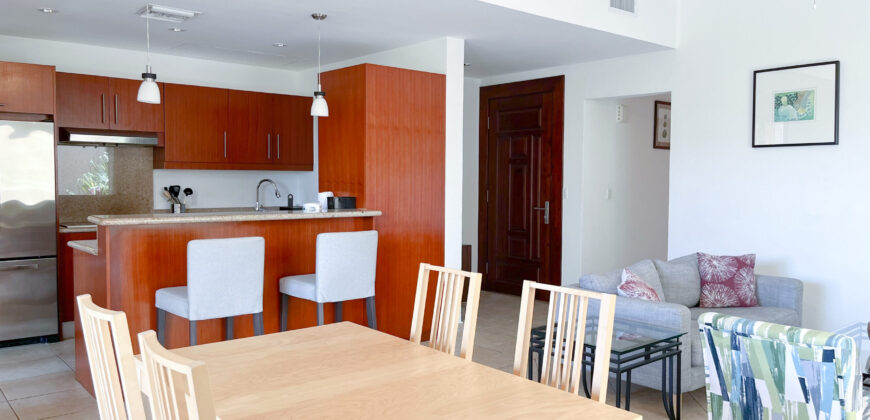 Porto Cupecoy, Luxury 2-Bedroom Condo with a View of the Sea