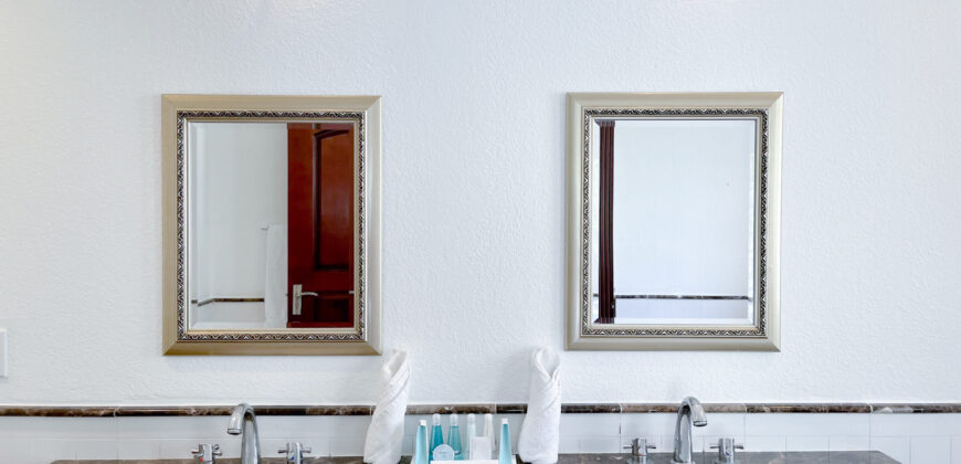 Porto Cupecoy, Luxury 2-Bedroom Condo with a View of the Sea