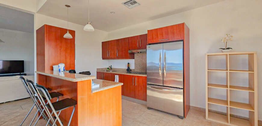 Elegant 3-Bedroom Condo with Panoramic Vistas