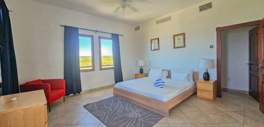 Elegant 3-Bedroom Condo with Panoramic Vistas