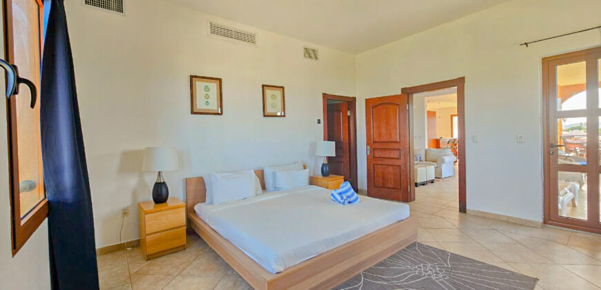 Elegant 3-Bedroom Condo with Panoramic Vistas