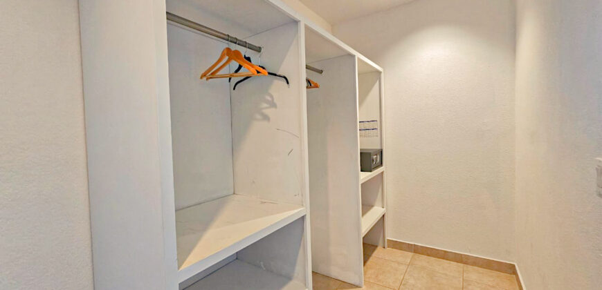 Elegant 3-Bedroom Condo with Panoramic Vistas