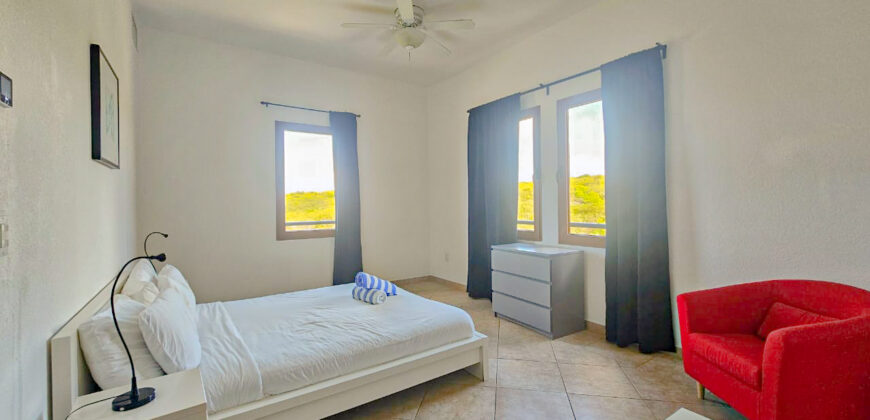 Elegant 3-Bedroom Condo with Panoramic Vistas