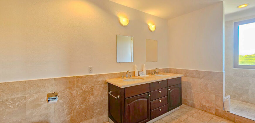 Elegant 3-Bedroom Condo with Panoramic Vistas