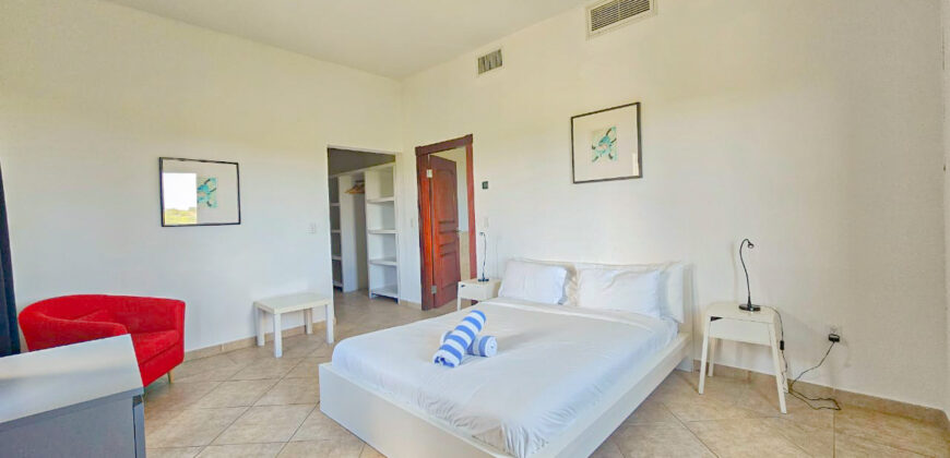 Elegant 3-Bedroom Condo with Panoramic Vistas