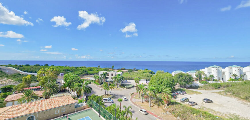 Elegant 3-Bedroom Condo with Panoramic Vistas