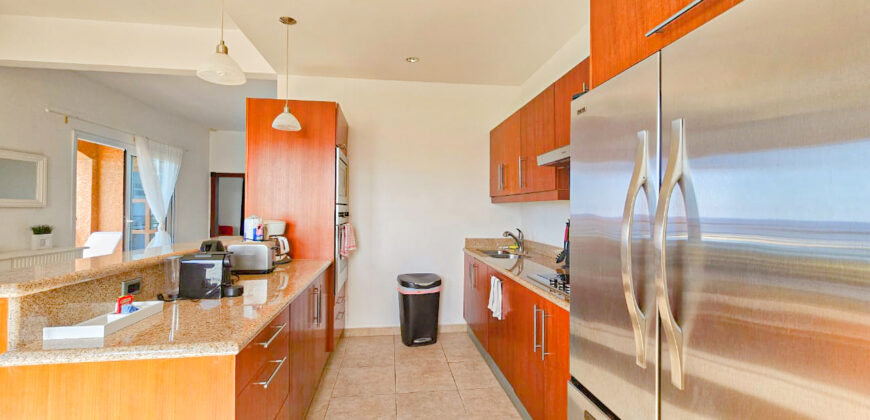 Elegant 3-Bedroom Condo with Panoramic Vistas