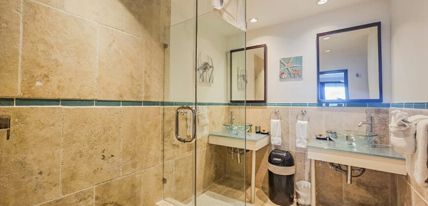 Condo SeaStar – 1-Bedroom Condo in Oyster Bay with Panoramic Ocean Views