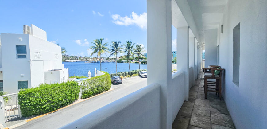 Condo SeaStar – 1-Bedroom Condo in Oyster Bay with Panoramic Ocean Views