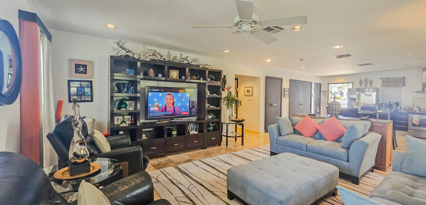 Condo SeaStar – 1-Bedroom Condo in Oyster Bay with Panoramic Ocean Views