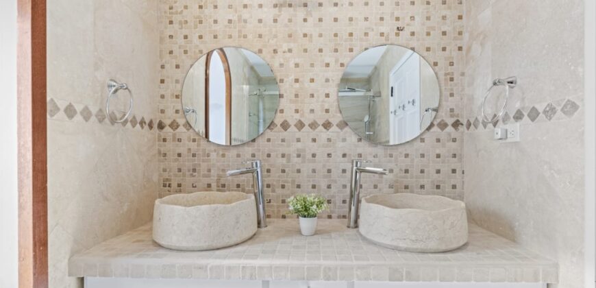 Luxury 3-Bedroom Waterfront Condo at Simpson Bay Yacht Club