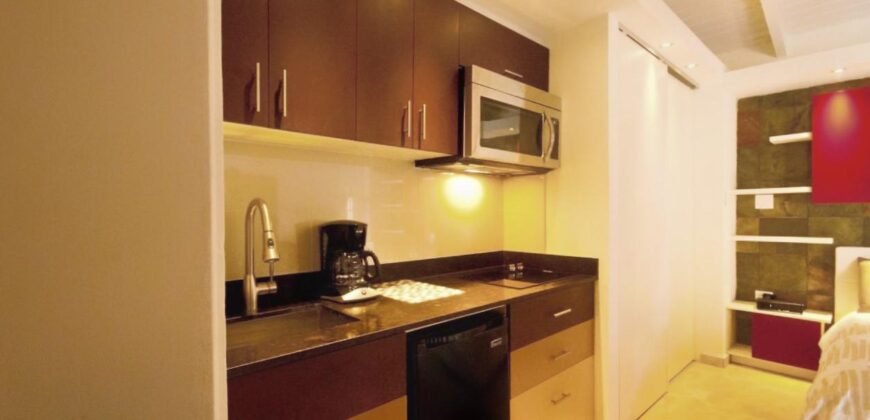 Comfortable Studio Living in Pelican Key