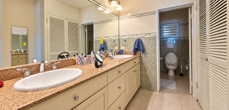 Rainbow Beach Club – Modern Coastal Living in Cupecoy
